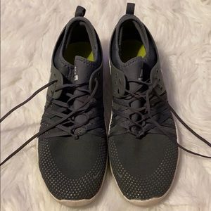 Nike free run tennis shoes
